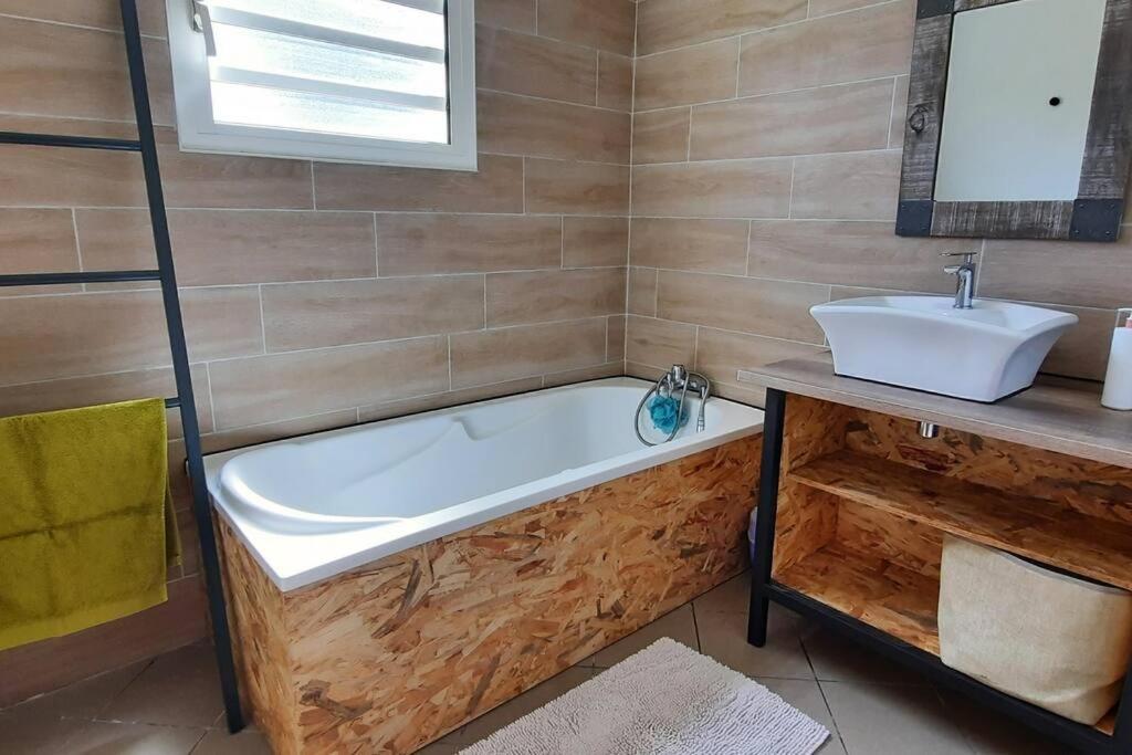 Le Tibouchina , Gite Chaleureux A La Ferme Льо Тампон Екстериор снимка